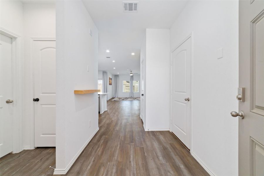 Spacious, unfurnished interior of a new home in Sunterra, Katy (Image 16).