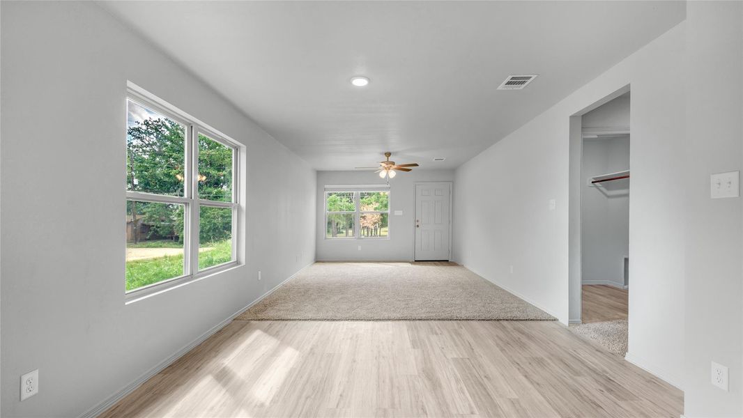 **Photos are sample photos of similar plan. Colors and features might vary** **Photos are sample photos of similar plan. Colors and features might vary**