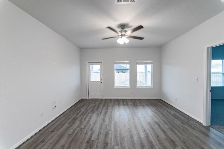 Spacious, unfurnished interior of a new home in Cool Water, Jarrell (Image 6).