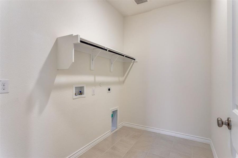 Spacious, unfurnished interior of a new home in Sierra Vista at Kelly Ranch, Aledo (Image 13). Spacious, unfurnished interior of a new home in Sierra Vista at Kelly Ranch, Aledo (Image 13).