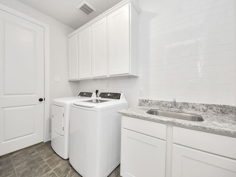 Furnished interior view inside a new home in Lago Mar, Texas City (Image 8).