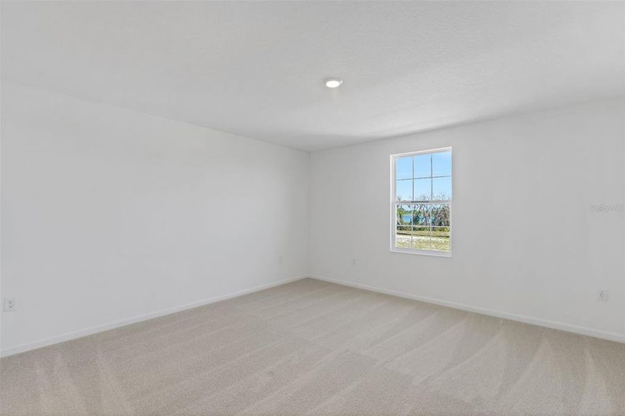 Spacious, unfurnished interior of a new home in Willowbrook North, Winter Haven (Image 15).