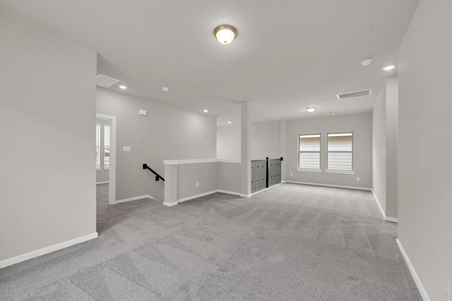 Spacious, unfurnished interior of a new home in La Segarra 40', Brookshire (Image 30).