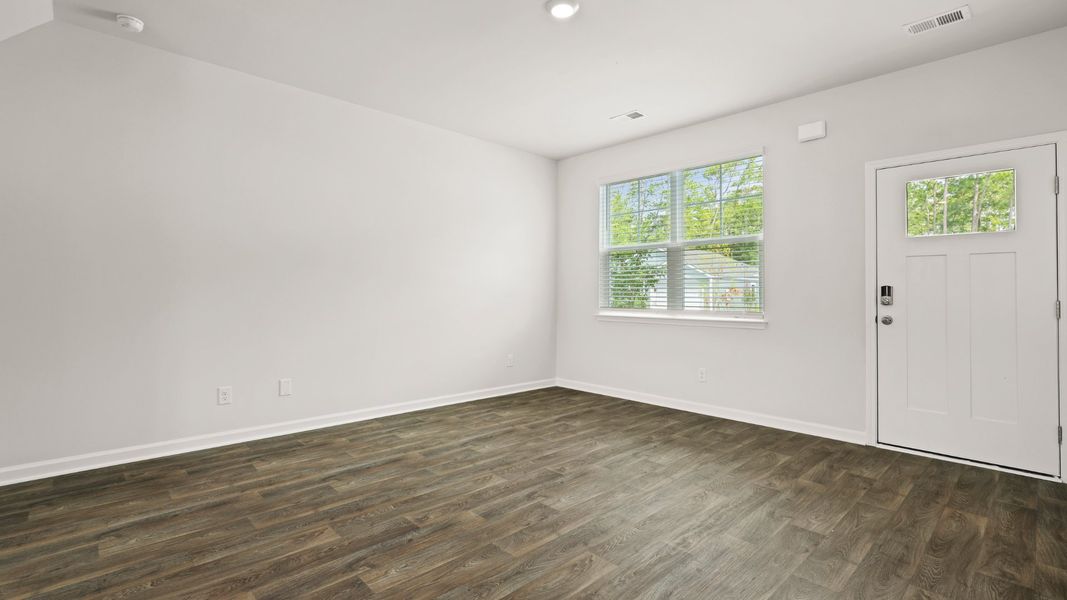 Spacious, unfurnished interior of a new home in Hillcrest, Ravenel (Image 13).