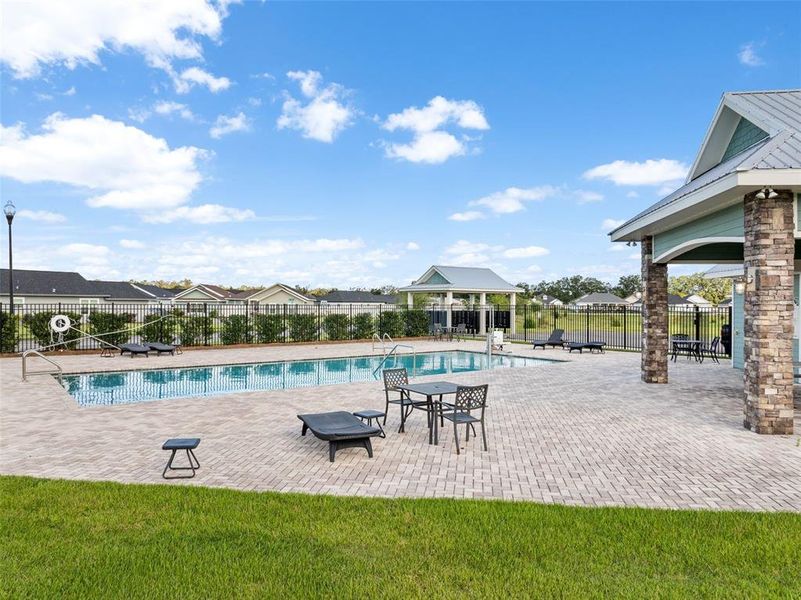 Community amenities in , Newberry (Image 42).