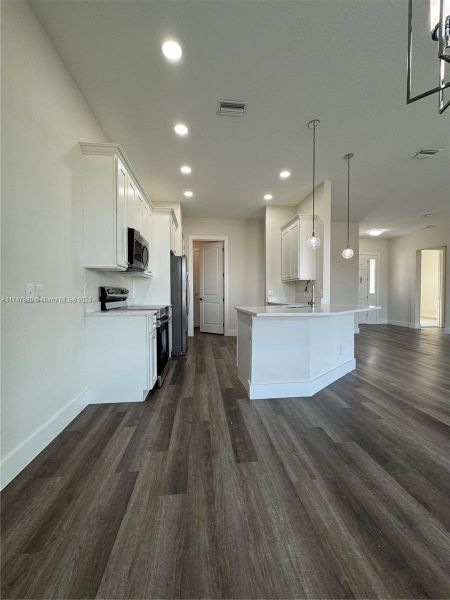 Spacious, unfurnished interior of a new home in , Labelle (Image 24).