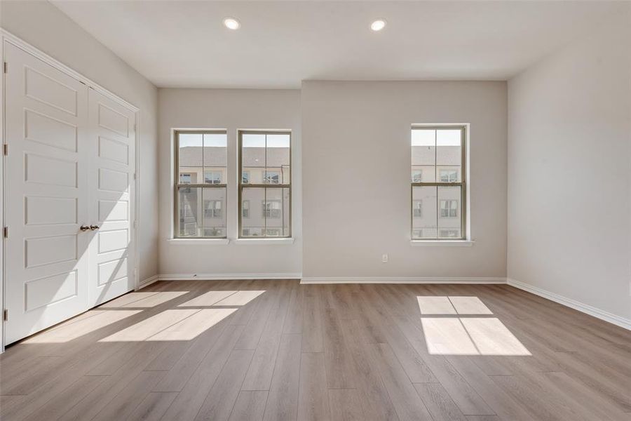 Spacious, unfurnished interior of a new home in City Point, North Richland Hills (Image 19).