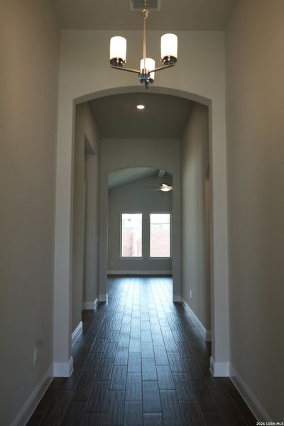 Spacious, unfurnished interior of a new home in Buffalo Crossing, Cibolo (Image 10).