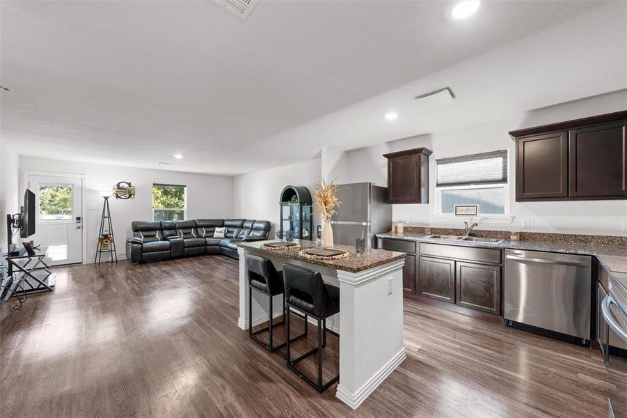 Open and bright! Open and bright!