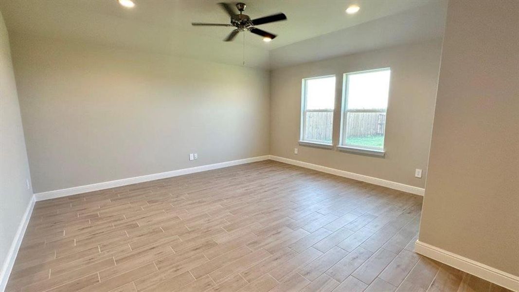 Spacious, unfurnished interior of a new home in Rock Creek Ranch, Fort Worth (Image 9).
