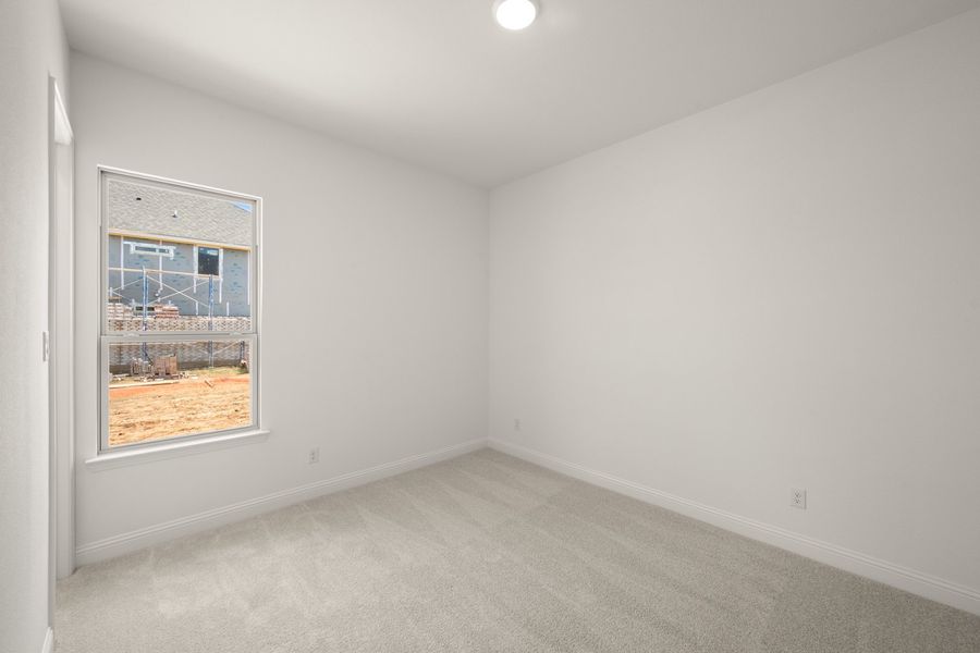 Spacious, unfurnished interior of a new home in Oak Ridge Park, Corinth (Image 24).