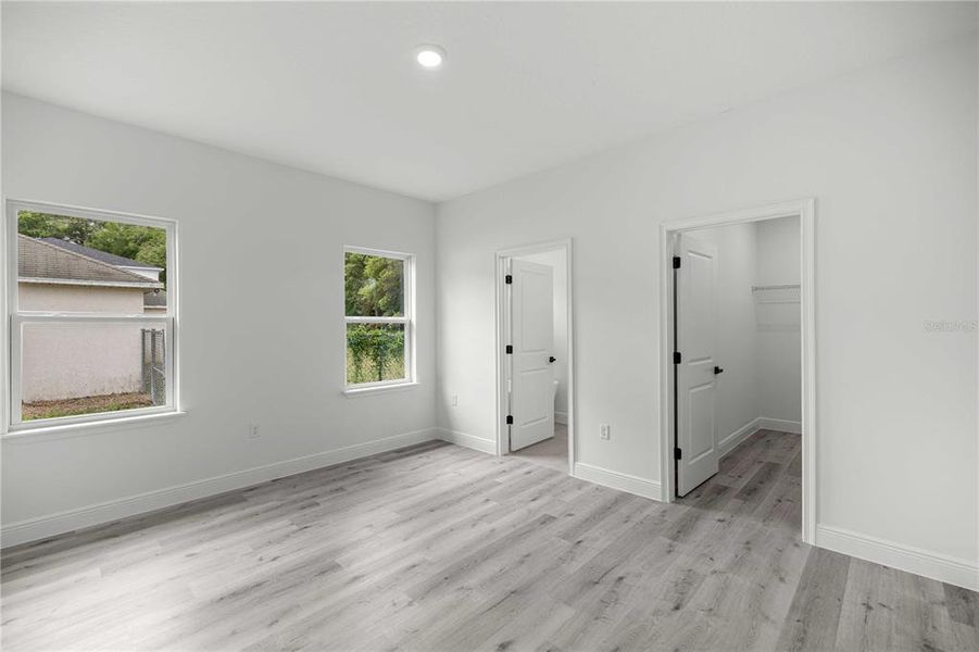 Spacious, unfurnished interior of a new home in , Citrus Springs (Image 20).