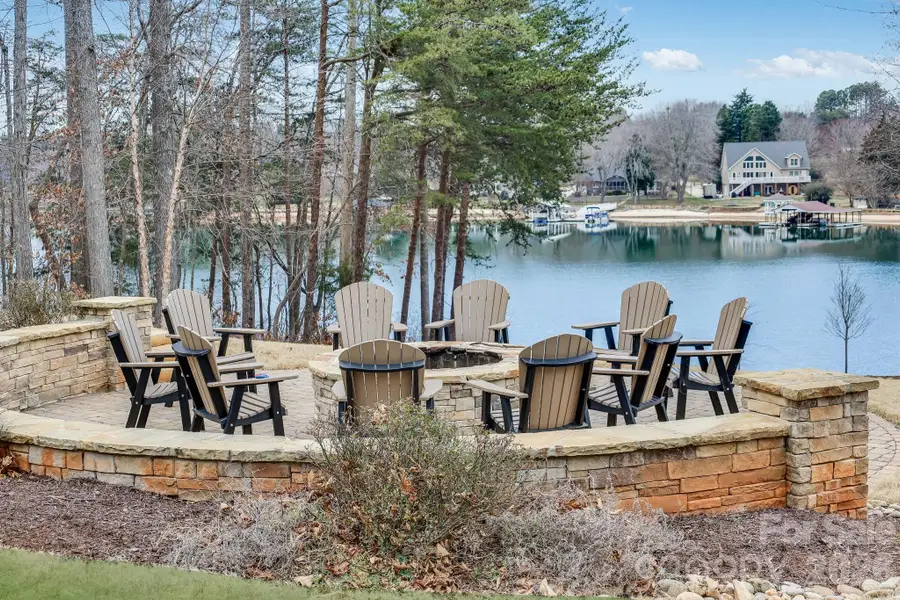 Community amenities in , Mooresville (Image 6).