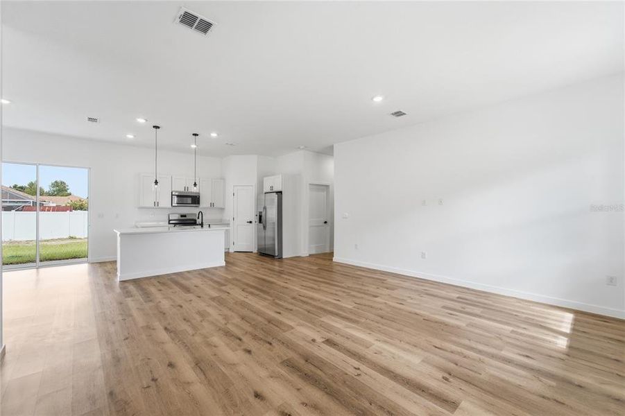 Spacious, unfurnished interior of a new home in , Ocala (Image 23).