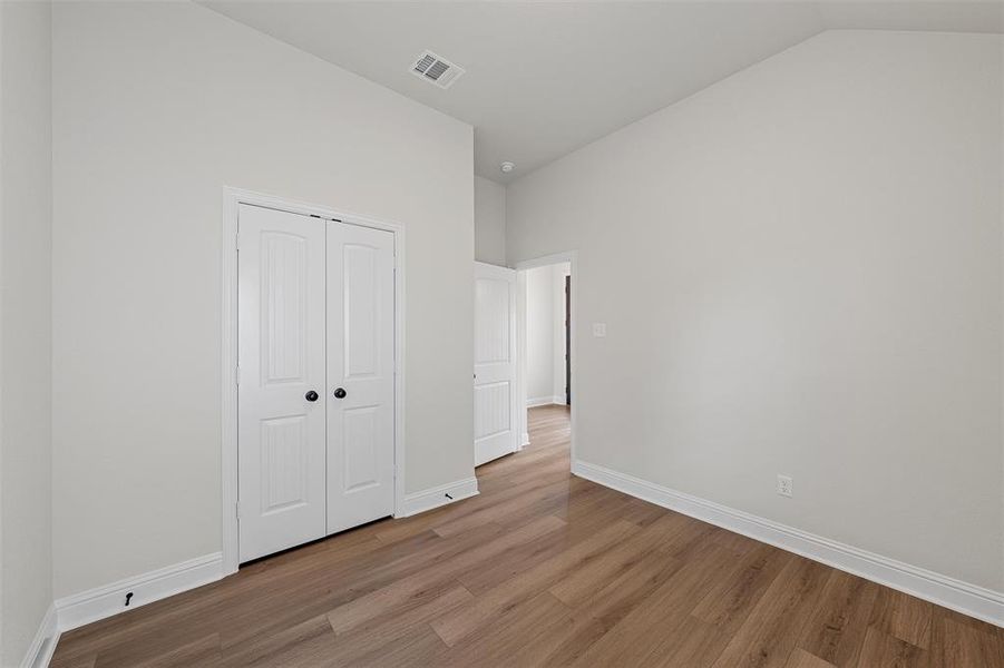 Spacious, unfurnished interior of a new home in Renaissance, Waco (Image 23).