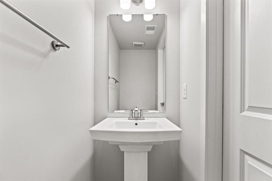 Spacious, unfurnished interior of a new home in Hope Pointe Townhomes, North Myrtle Beach (Image 11).