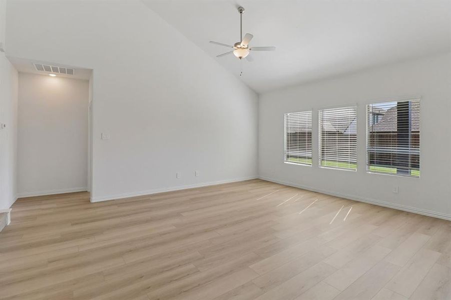 Spacious, unfurnished interior of a new home in Southridge - Signature Series, Princeton (Image 15). Spacious, unfurnished interior of a new home in Southridge - Signature Series, Princeton (Image 15).