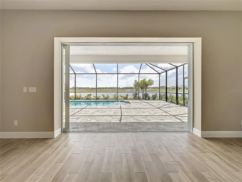 Spacious, unfurnished interior of a new home in Watercolor Place, Bradenton (Image 57).