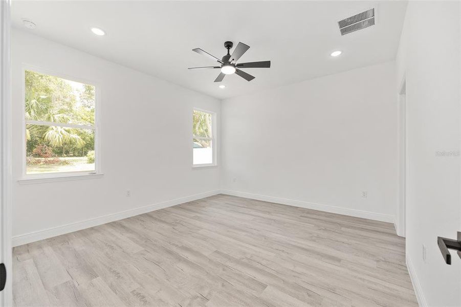 Spacious, unfurnished interior of a new home in , Summerfield (Image 28).