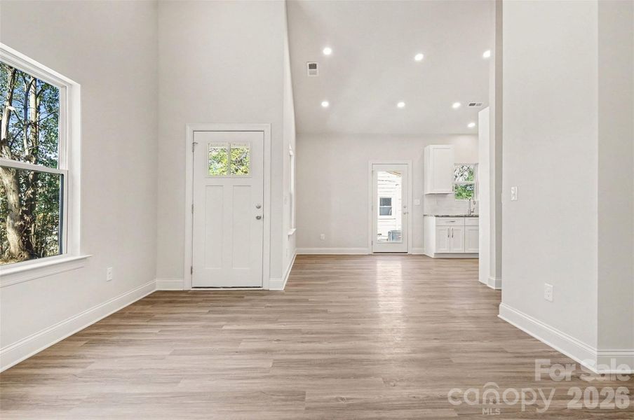 Spacious, unfurnished interior of a new home in , Monroe (Image 23).