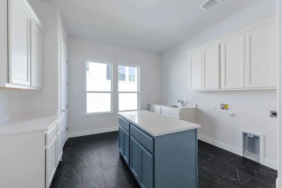 Colinas A Laundry room