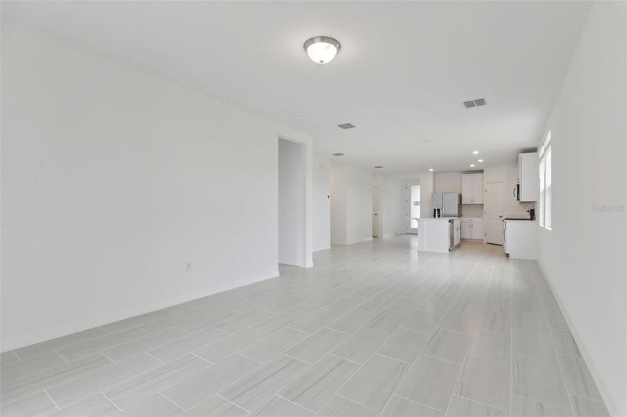 Spacious, unfurnished interior of a new home in Springs at Lake Alfred - Signature Series, Lake Alfred (Image 23).