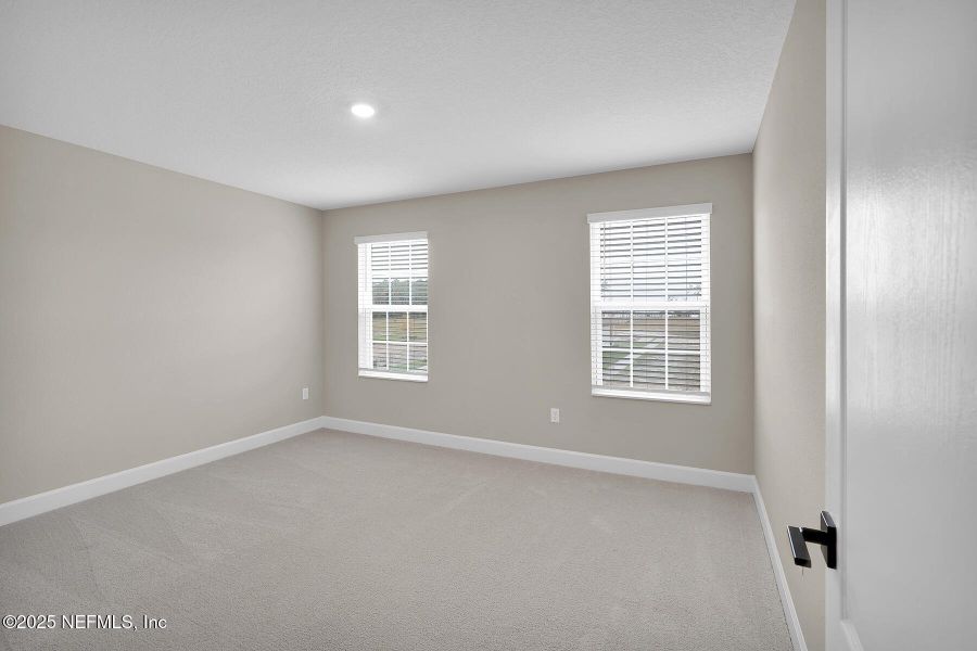 Spacious, unfurnished interior of a new home in Jennings Farm, Middleburg (Image 19).