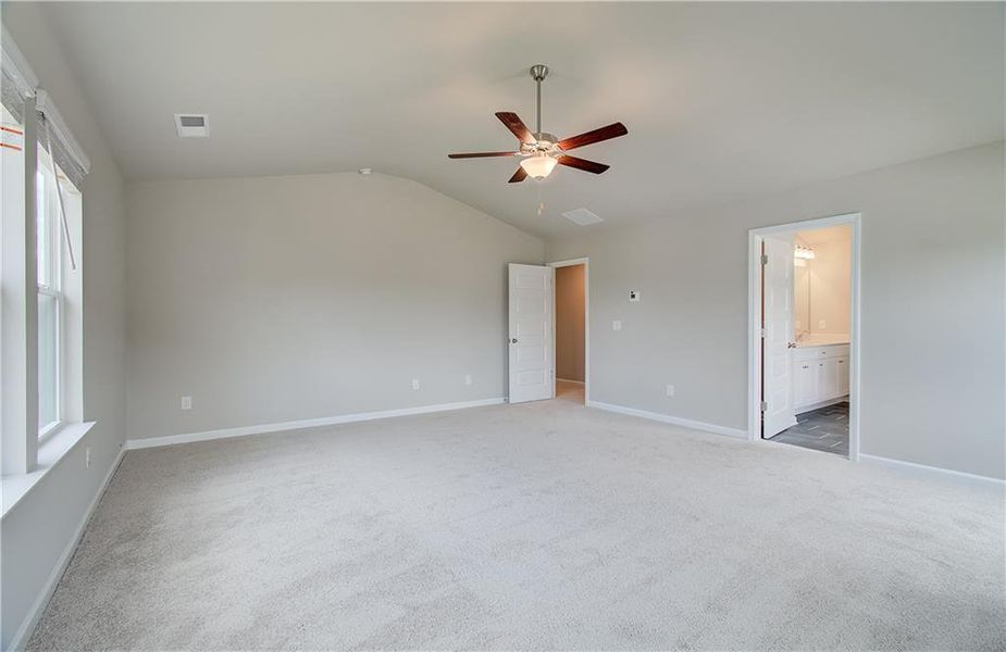 Spacious, unfurnished interior of a new home in Berkeley Lakes, Locust Grove (Image 14).