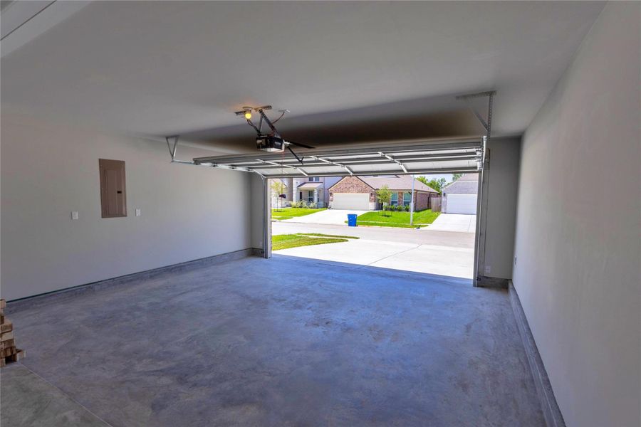 Spacious, unfurnished interior of a new home in Edgewood Village, Houston (Image 14). Spacious, unfurnished interior of a new home in Edgewood Village, Houston (Image 14).