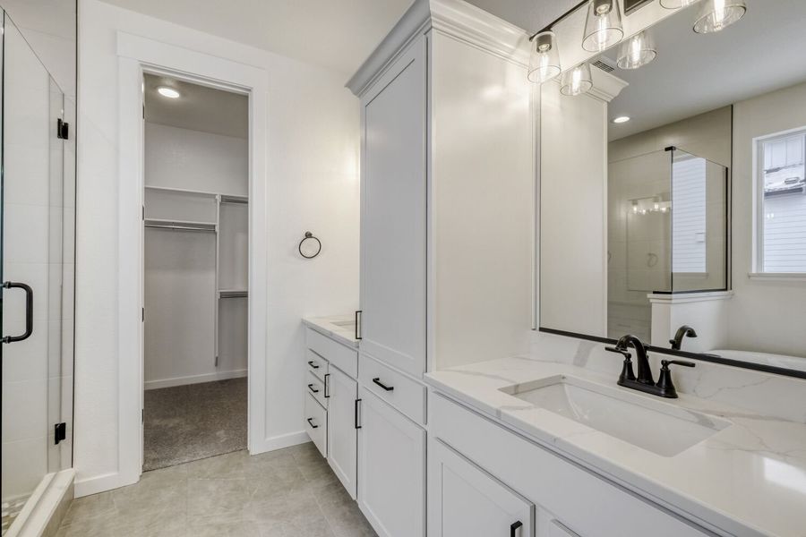 8349 Jesse - Primary Bathroom