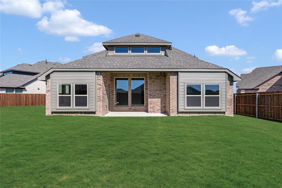 Exterior details and patio area of a home in The Oaks, Red Oak (Image 21).