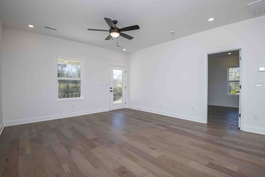 *Photo of example home. Selections and finishes may vary. *Photo of example home. Selections and finishes may vary.