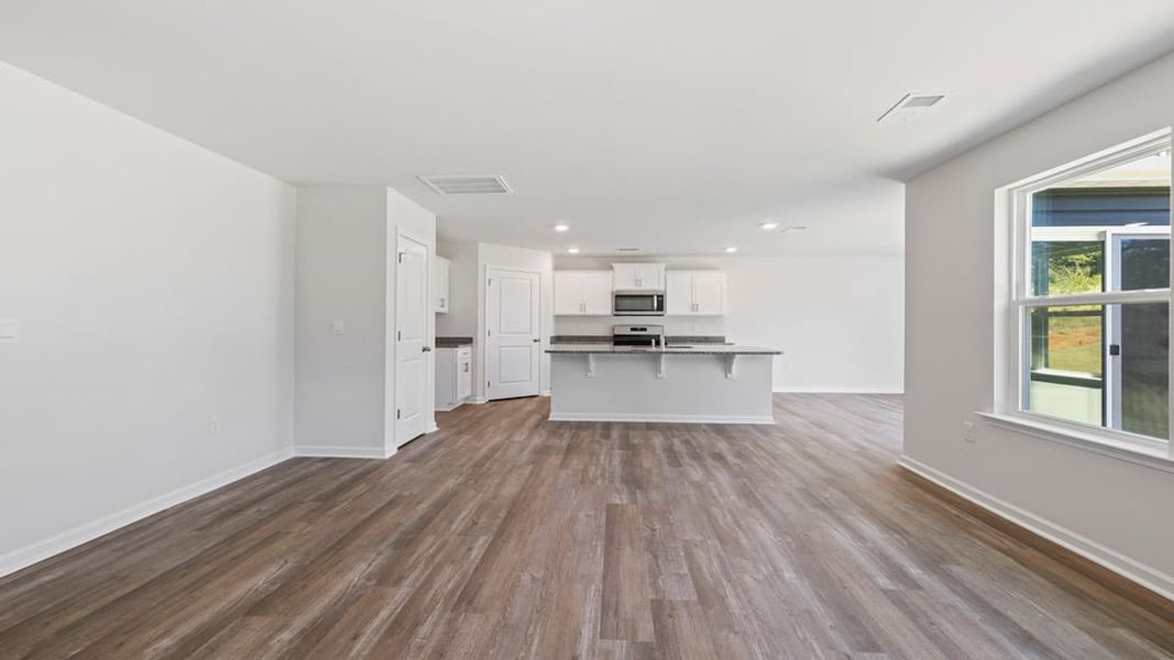 Spacious, unfurnished interior of a new home in Baxter Village, Boiling Springs (Image 19).