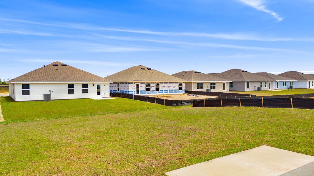 Exterior details and patio area of a home in Liberty, Panama City (Image 19).