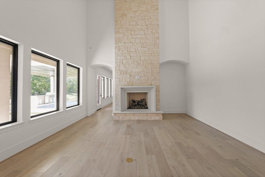 Spacious, unfurnished interior of a new home in The Park and The Reserve, Fulshear (Image 32).