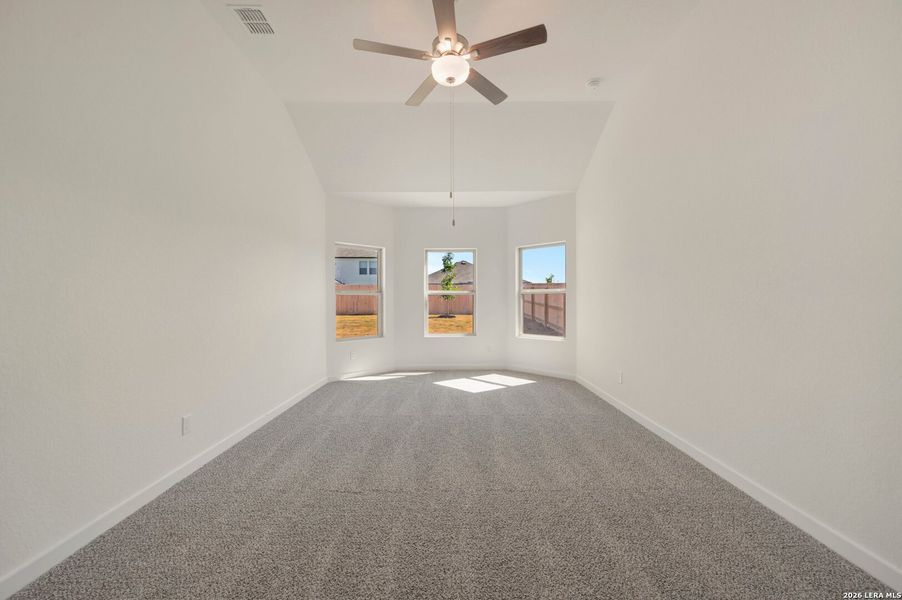 Spacious, unfurnished interior of a new home in Cinco Lakes, San Antonio (Image 15).