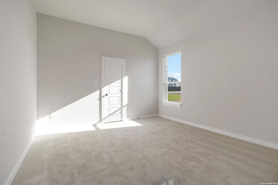 Spacious, unfurnished interior of a new home in Alamo Estates, San Antonio (Image 19).