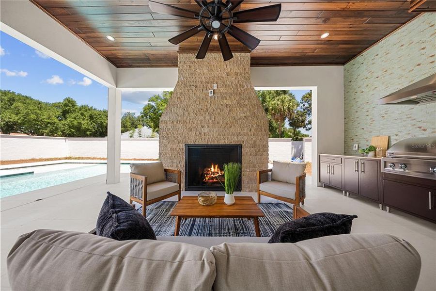 Exterior details and patio area of a home in , Orlando (Image 31).