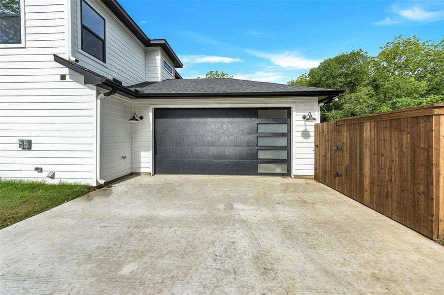 Exterior details and patio area of a home in , Denison (Image 25).