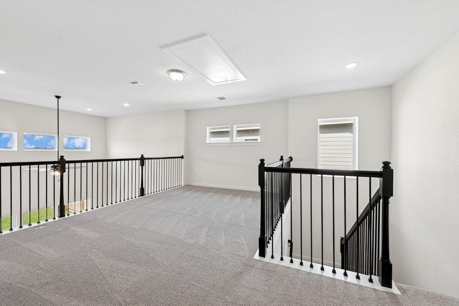 Spacious, unfurnished interior of a new home in Santa Rita Ranch, Georgetown (Image 31).