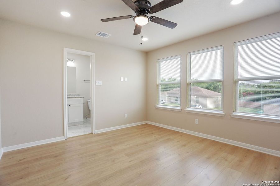 Spacious, unfurnished interior of a new home in , San Antonio (Image 7).