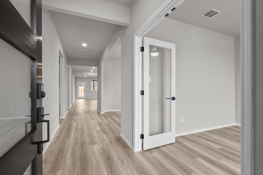 Representative unfurnished interior of a home built from the The Glenwood E by Davidson Homes LLC in Bricewood, San Antonio (Image 15).