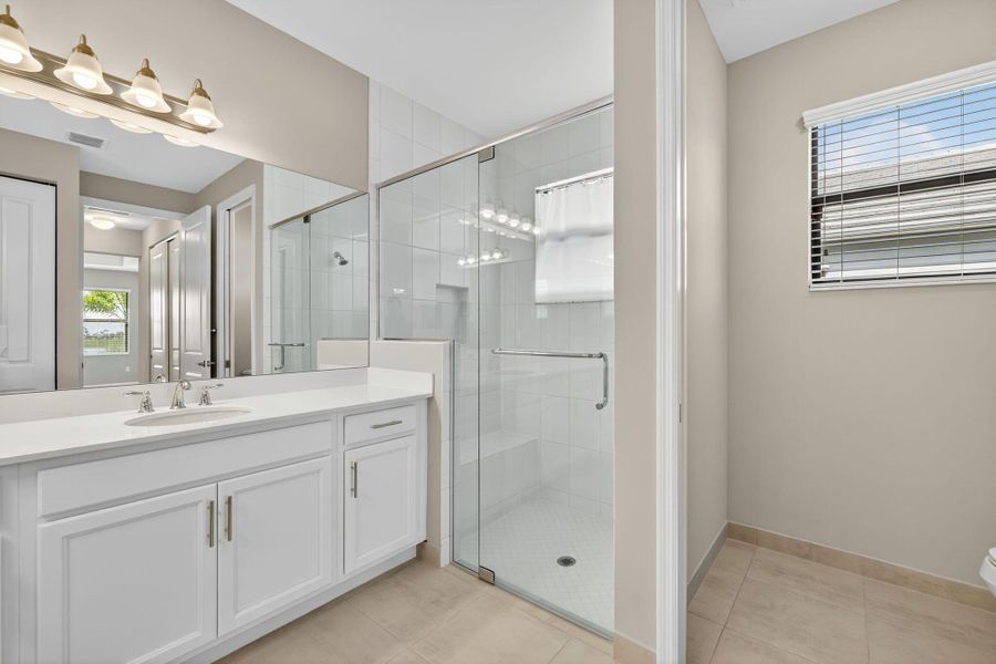 Furnished interior view inside a new home in , Port St. Lucie (Image 19).