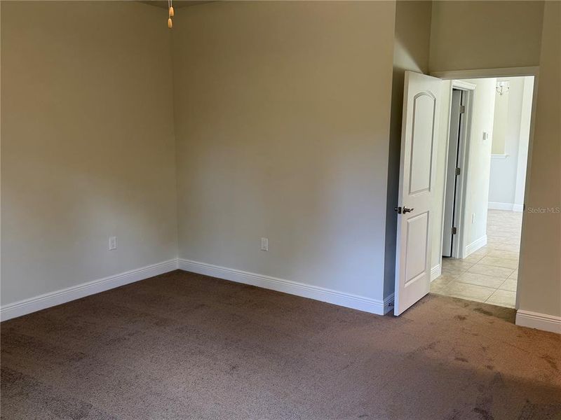 Spacious, unfurnished interior of a new home in , North Port (Image 10).