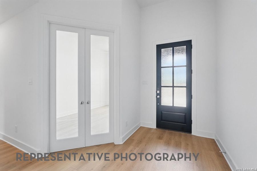 Spacious, unfurnished interior of a new home in Alsatian Oaks, Castroville (Image 10).
