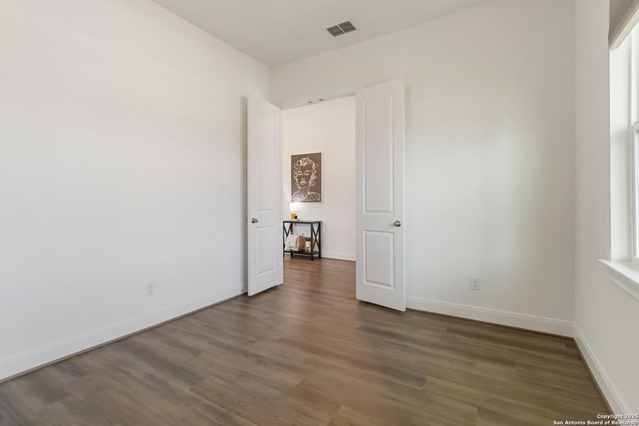 Spacious, unfurnished interior of a new home in Woodbridge Farms, La Vernia (Image 18).