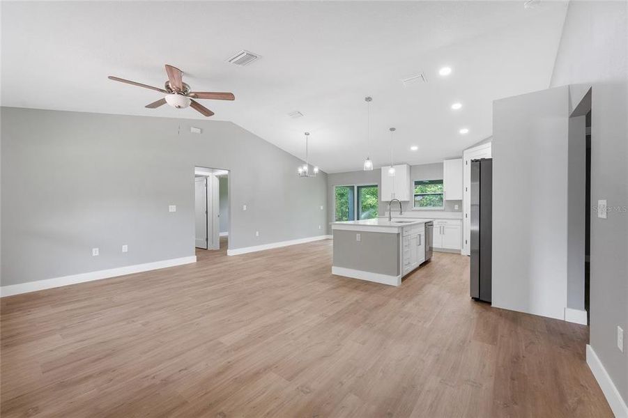 Spacious, unfurnished interior of a new home in , Citrus Springs (Image 15).
