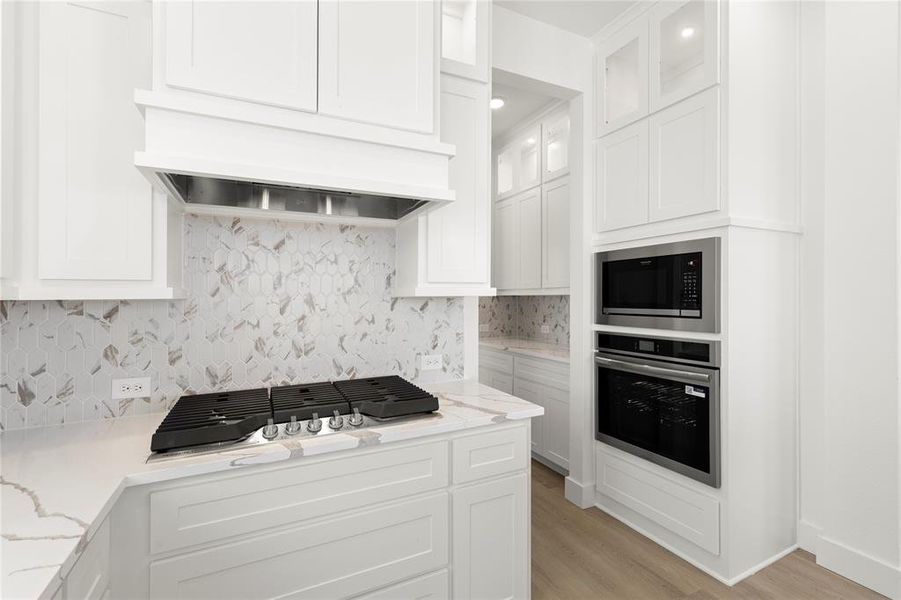 11. 15202 Reunion - Kitchen (3)