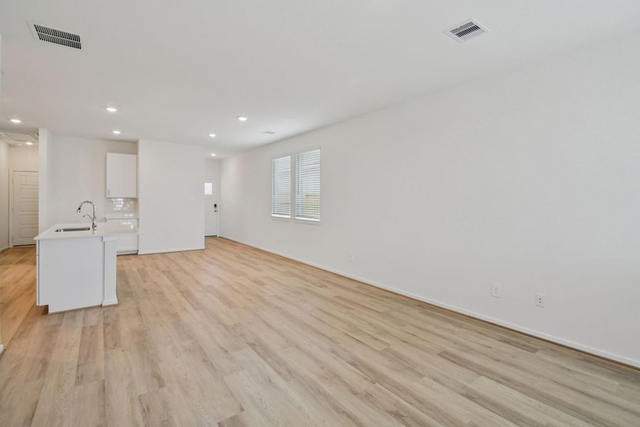 Spacious, unfurnished interior of a new home in Sundance Cove - Traditional Series, Crosby (Image 26).