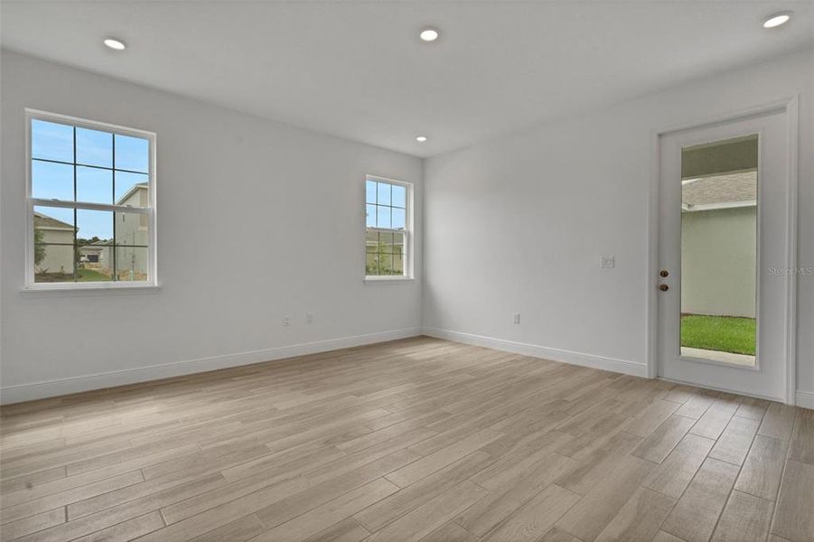 Spacious, unfurnished interior of a new home in Crossroads at Kelly Park, Apopka (Image 18).